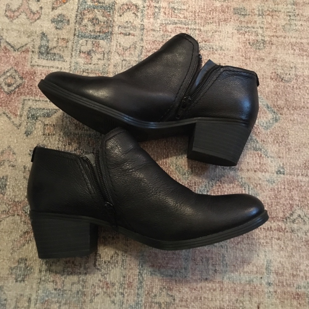Naturalizer black booties